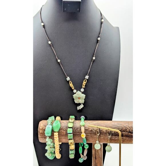 Mixed Lot of Green Stone Theme Jewelry 1 Necklace 4 Bracelets 1 Pr Earrings - Picture 1 of 12